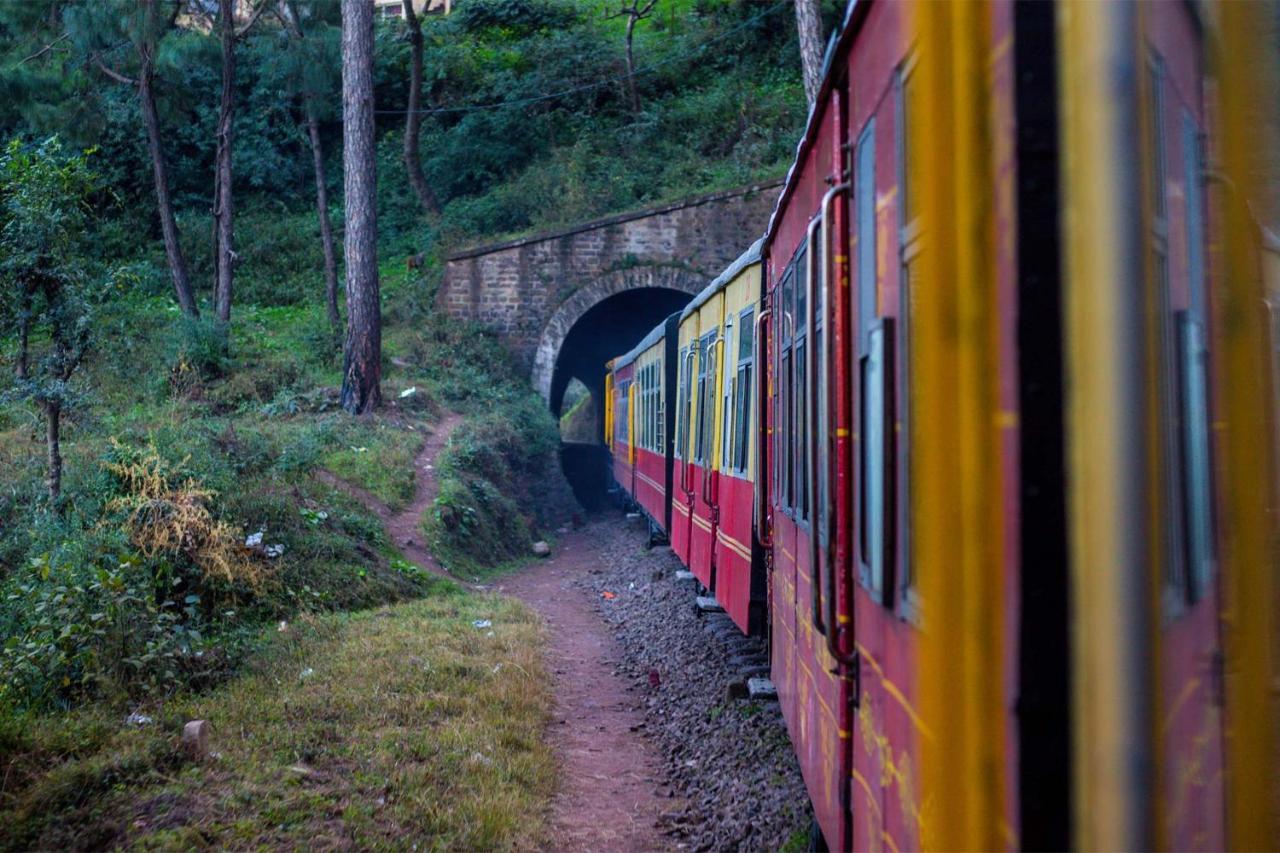 Villa Woodside Meadows By Veo - Part Of Stayvista Kasauli Eksteriør billede