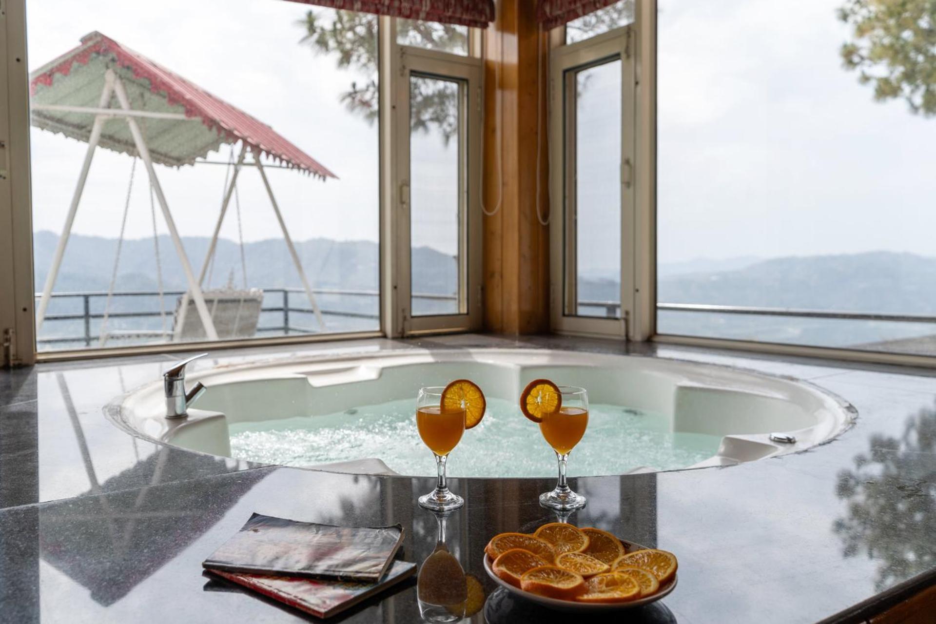 Villa Woodside Meadows By Veo - Part Of Stayvista Kasauli Eksteriør billede