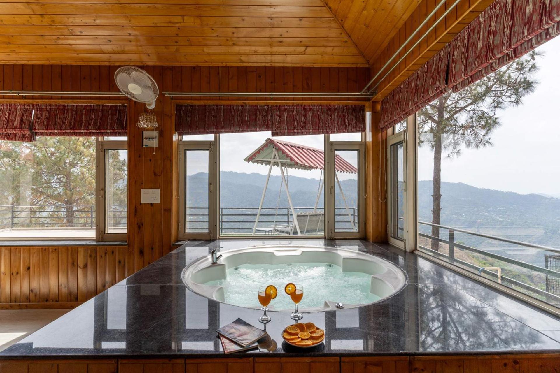 Villa Woodside Meadows By Veo - Part Of Stayvista Kasauli Eksteriør billede